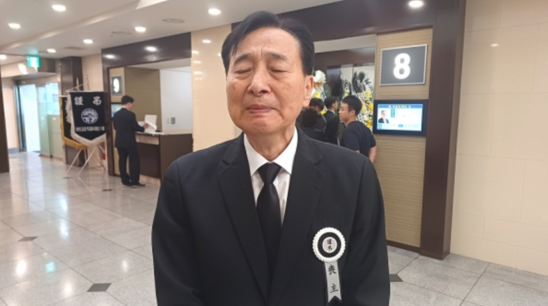 Elder Hee-chan Lee 