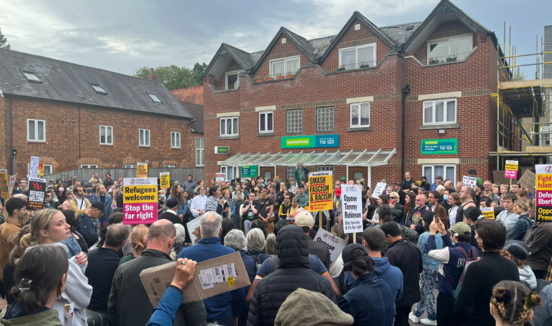 Evangelical leaders praise “Refugees Welcome” message by counter protestors, protecting asylum centers in England from far right extremists after violent riots