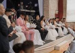 Chicago church organizes wedding for seven immigrant couples who wish commit their marriages to God