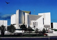 Supreme Court of Pakistan bows to Islamist threats