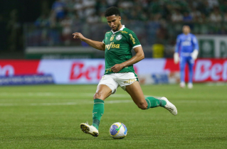 Prayer groups in soccer clubs: more than faith, an emotional refuge for players