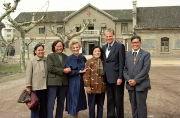 37 years ago, Billy Graham came to China for the first time