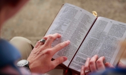 Bible engagement strongly linked to human flourishing, American Bible Society report shows