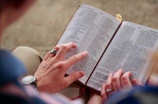 Bible engagement strongly linked to human flourishing, American Bible Society report shows