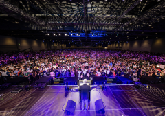 Franklin Graham preaches in London as thousands reportedly turned away from packed evangelism event