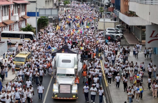 Faith, songs and white banners: Panama hosts ‘Mega Celebration: Family, God’s Design’