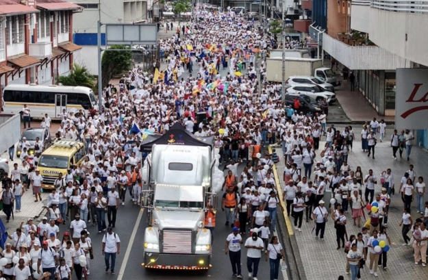 Faith, songs and white banners: Panama hosts ‘Mega Celebration: Family, God’s Design’