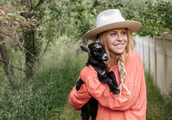 ‘No kidding!’ Mom walks 580 miles with baby goat to raise awareness, fight human trafficking