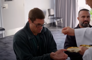 Viral video shows Australian father forgiving children’s killer inside prison, sharing prayer and communion