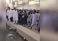 Police in Pakistan clash with Islamic extremist party