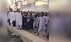 Police in Pakistan clash with Islamic extremist party