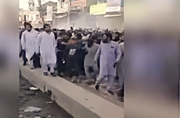 Police in Pakistan clash with Islamic extremist party