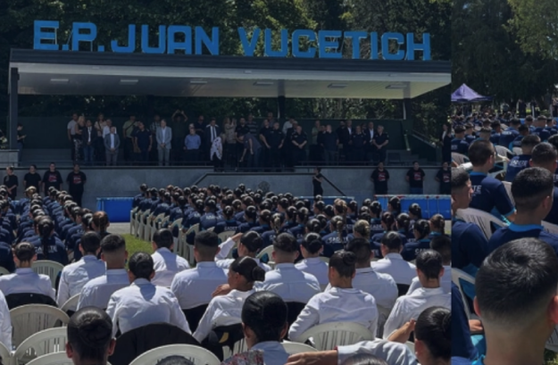 More than 300 Buenos Aires police cadets baptized in evangelical ceremony
