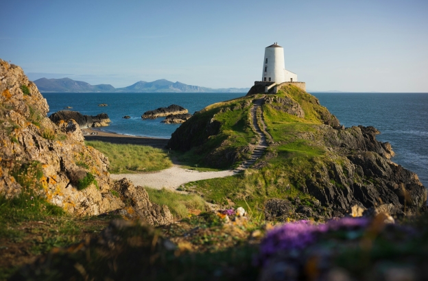 Faith in Wales report 2025 highlights social action by churches