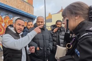 Police officer praised for defending right to preach in Muslim area