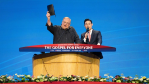 Rick Warren urges global church unity to advance 'gospel for everyone' goal by 2033
