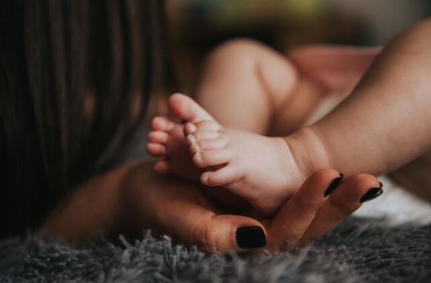 Motherhood study evaluates depth of life transformation for new moms